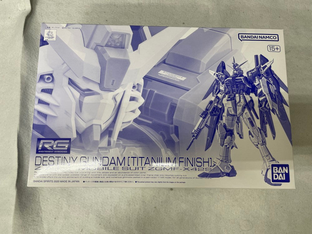 中古】【未組立】1/144 RG ZGMF-X42S デスティニーガンダム(チタニウム