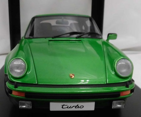 【中古】【開封品】AUTOart ポルシェ 911 3.0 ターボ 1975 バイパー グリーン メタリック 77974＜コレクターズアイテム＞（代引き不可）6355