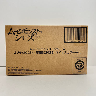 【中古】【輸送箱未開封】ゴジラ(２０２３)・呉爾羅(２０２３) マイナスカラーｖｅｒ． 「ゴジラ−１．０」 ムービーモンスターシリーズ...