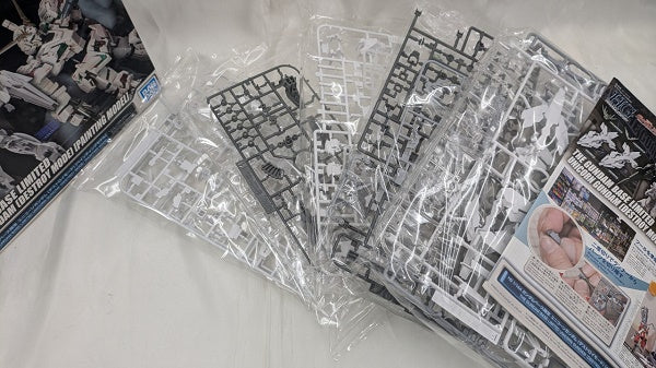 【中古】【未組立】1/144 HGUC RX-0 ユニコーンガンダム(デストロイモード) ペインティングモデル 「機動戦士ガンダムUC」 ガンダムベース限定＜プラモデル＞（代引き不可）6512