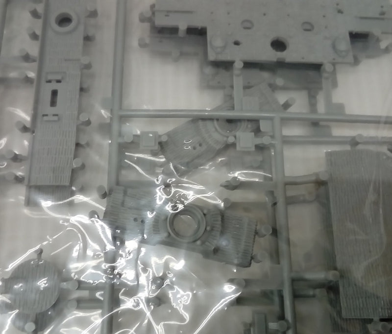 【中古】【未組立】1/35 WW.II ドイツ軍 ティーガーI 後期生産型 ヴィットマン ラスト タイガー マジックトラック付＜プラモデル＞（代引き不可）6514