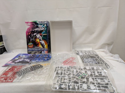 【中古】【未組立】[初回特典付] 1/100 GNY-001 ガンダムアストレア 機動戦士ガンダム00(ダブルオー)＜プラモデル＞（代...