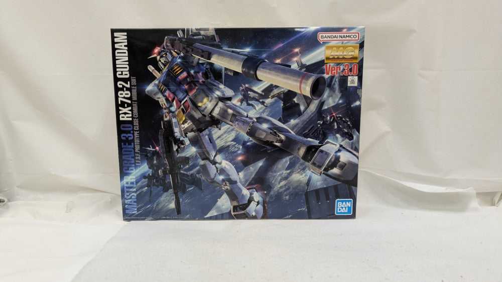 Amazon.com: Bandai MG 1/100 RX-78-2 Gundam Ver. 3.0 (Event