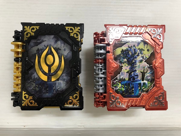 【中古】【開封品】仮面ライダーセイバー　DXオムニフォース＆グリモワールワンダーライドブック＋ドゥームズドライバーバックル
＜おもちゃ＞（代引き不可）6546