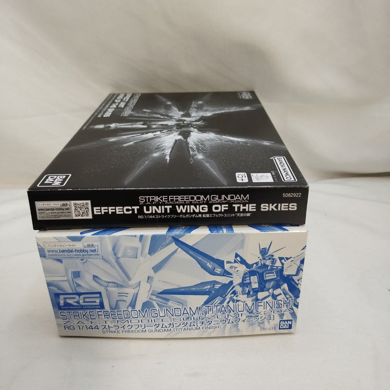 【中古】【未組立】1/144 RG  ストライクフリーダムガンダム チタニウムフィニッシュ＆天空の翼セット＜プラモデル＞（代引き不可）6573