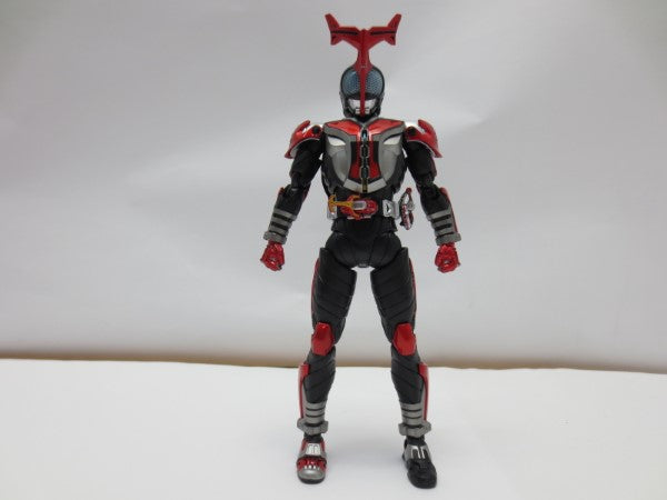 【中古】【開封品】S.H.Figuarts (真骨彫製法) 仮面ライダーカブト ハイパーフォーム 「仮面ライダーカブト」＜フィギュア＞（代引き不可）6587