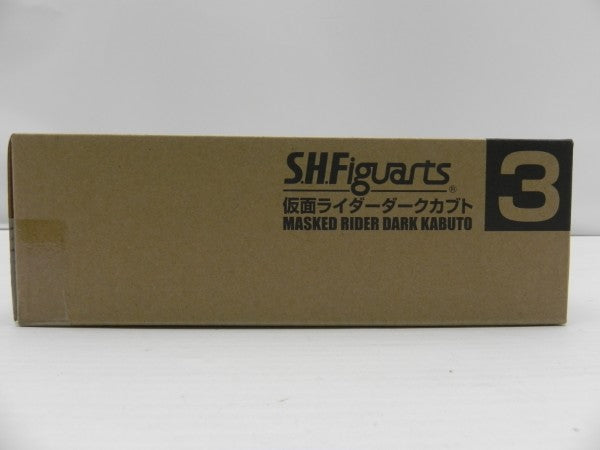 【中古】【未開封】S.H.Figuarts(真骨彫製法) 仮面ライダーダークカブト 「仮面ライダーカブト」 魂ネイション2016開催記念＜フィギュア＞（代引き不可）6587