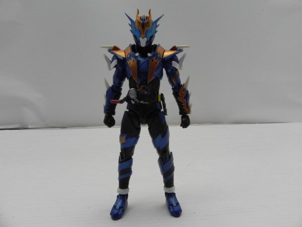 【中古】【開封品】S.H.Figuarts 仮面ライダークローズ 「仮面ライダービルド」平成ジェネレーションズエディション＜フィギュア＞（代引き不可）6587