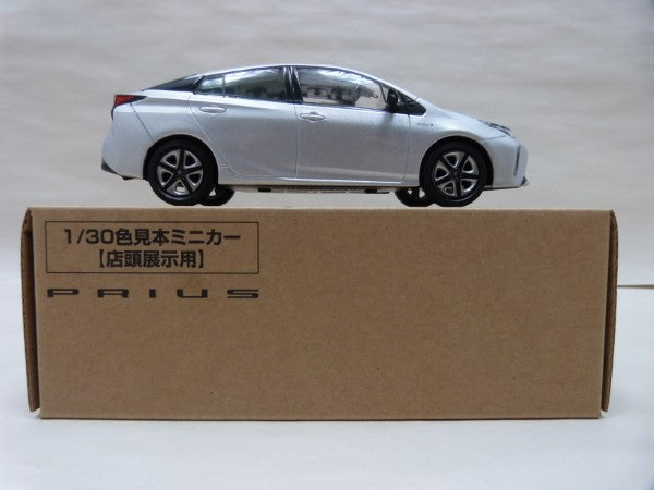 【中古】【開封品】TOYOTA 1/30 色見本ミニカー プリウス 4X1 スティールブロンドメタリック 幾何学調ルーフフィルム＜コレクターズアイテム＞（代引き不可）6600