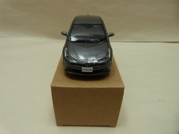 【中古】【開封品】TOYOTA 1/30 色見本ミニカー PRIUS 1G3 グレーメタリック＜コレクターズアイテム＞（代引き不可）6600