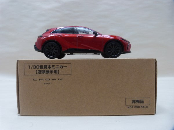 【中古】【開封品】TOYOTA 1/30 店頭展示用色見本ミニカー CROWN SPORT HEV 4 3U9 エモーショナルレッド3＜コレクターズアイテム＞（代引き不可）6600