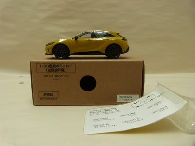 【中古】【開封品】TOYOTA 1/30 店頭展示用色見本ミニカー CROWN SPORT HEV 6 5C5 マスタード＜コレクター...