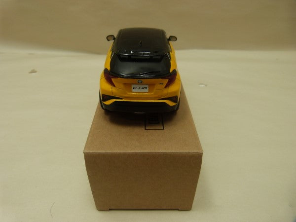 【中古】【開封品】TOYOTA 1/30 店頭展示用色見本ミニカー C-HR 2PQ ブラック イエロー＜コレクターズアイテム＞（代引き不可）6600