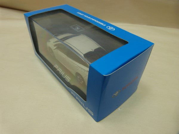 【中古】【未開封】1/30 TOYOTA PRIUS 070 ホワイトパール クリスタルシャイン カラーサンプル ミニカー＜コレクターズアイテム＞（代引き不可）6600