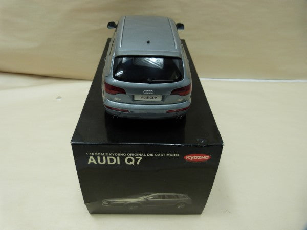 【中古】【開封品】1/18 Audi Q7 シルバーグレー 09221GR ミニカー＜コレクターズアイテム＞（代引き不可）6600