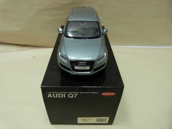 【中古】【開封品】1/18 Audi Q7 シルバーグレー 09221GR ミニカー＜コレクターズアイテム＞（代引き不可）6600