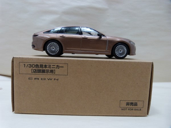 【中古】【開封品】1/30 店頭展示用色見本ミニカー CROWN HEV 4Y6 プレシャスブロンズ＜コレクターズアイテム＞（代引き不可）6600