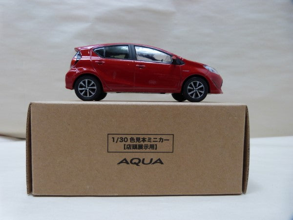 【中古】【開封品】1/30 店頭展示用色見本ミニカー AQUA 3P0 スーパーレッドV L設定なし＜コレクターズアイテム＞（代引き不可）6600