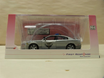 【中古】【開封品】1/43 Dodge Charger Police Ohio Highway Patorol ミニカー＜コレクターズ...