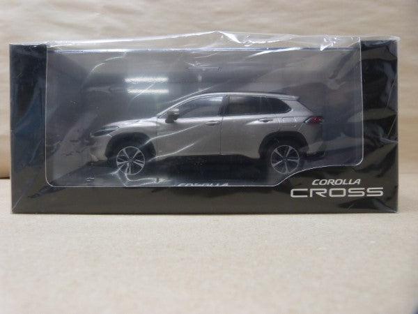 【中古】【未開封】1/30 TOYOTA COROLLA CROSS 4V8 アバンギャルドブロンズ メタリック ミニカー＜コレクターズアイテム＞（代引き不可）6600