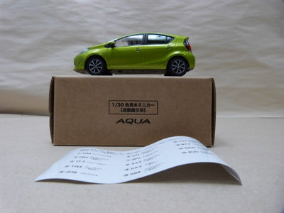 【中古】【開封品】1/30 店頭展示用色見本 TOYOTA AQUA 588 フレッシュグリーン マイカメタリック ミニカー＜コレクタ...