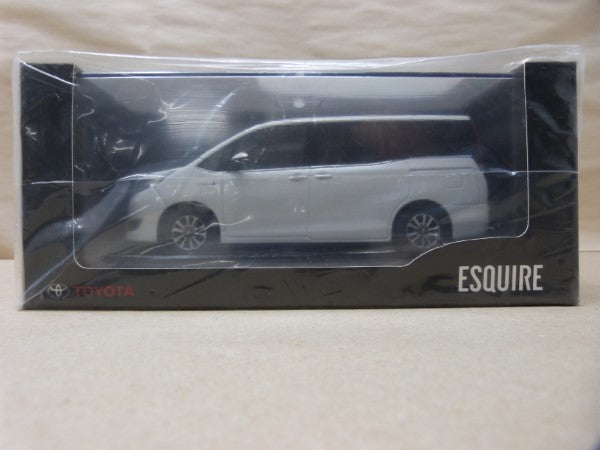 【中古】【未開封】1/30 TOYOTA ESQUIRE 070 ホワイトパール クリスタルシャイン ミニカー＜コレクターズアイテム＞（代引き不可）6600