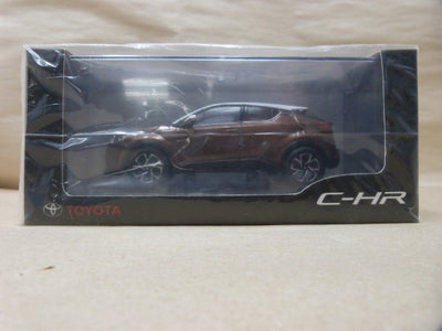 【中古】【未開封】1/30 TOYOTA C-HR 2NC ホワイト ダークブラウンマイカメタリック ミニカー＜コレクターズアイテム＞...