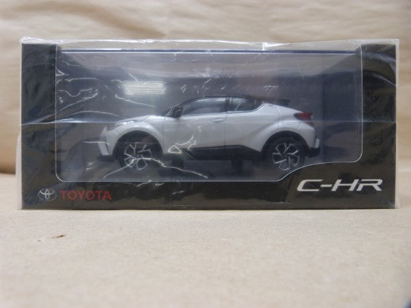 【中古】【未開封】1/30  TOYOTA C-HR 2NA ブラック ホワイトパールクリスタルシャイン ミニカー＜コレクターズアイテム＞（代引き不可）6600