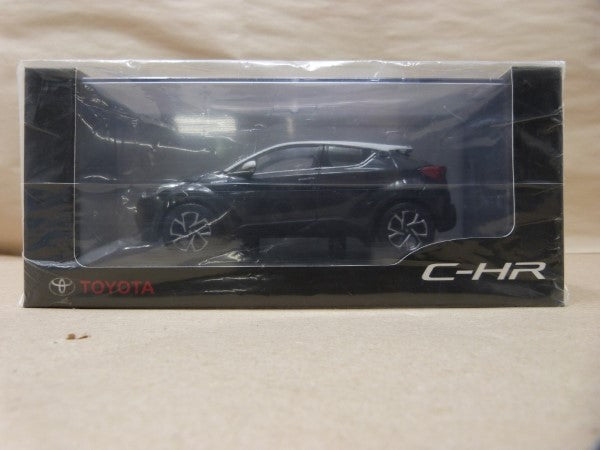 【中古】【未開封】1/30 TOYOTA C-HR 2ND ホワイト ブラックマイカ ミニカー＜コレクターズアイテム＞（代引き不可）6600