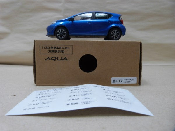 【中古】【開封品】1/30 店頭展示用色見本ミニカー TOYOTA AQUA 8T7 ブルーメタリック＜コレクターズアイテム＞（代引き不可）6600