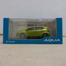 【中古】【開封品】店頭展示用色見本 1/30 TOYOTA AQUA 588 フレッシュグリーン マイカメタリック ミニカー＜コレクターズアイテム＞（代引き不可）6600