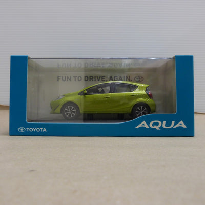 【中古】【開封品】店頭展示用色見本 1/30 TOYOTA AQUA 588 フレッシュグリーン マイカメタリック ミニカー＜コレクタ...