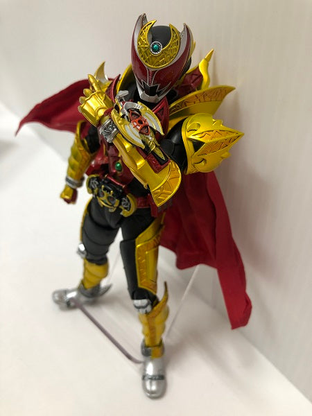 【中古】【開封品】S.H.Figuarts(真骨彫製法) 仮面ライダーキバ エンペラーフォーム 「仮面ライダーキバ」＜フィギュア＞（代引き不可）6605