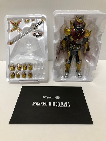 【中古】【開封品】S.H.Figuarts(真骨彫製法) 仮面ライダーキバ エンペラーフォーム 「仮面ライダーキバ」＜フィギュア＞（代引き不可）6605